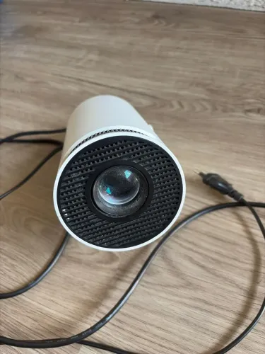 Projetor HY 300-A seminovo