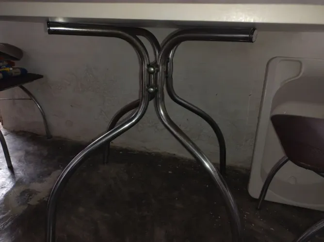 Mesa grande / 4 cadeiras 