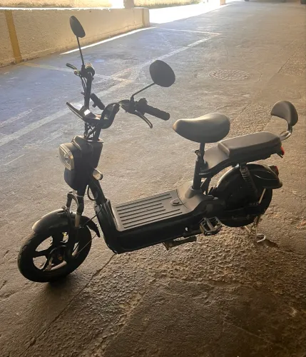 Scooter/Moto Elétrica 350W Preta - Excelente Estado