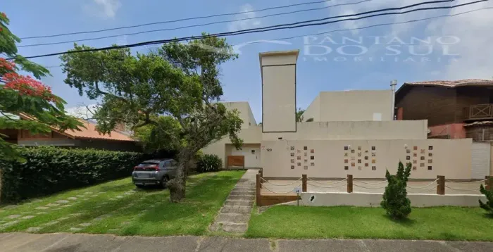 Imóvel para venda possui 616 metros quadrados com 1 quarto em Pântano do Sul - Florianópol