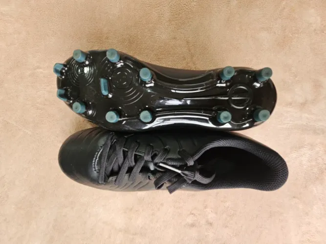 Vendo chuteira de futebol de campo Nike