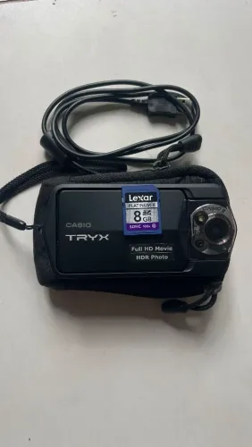 Câmera digital casio TRYX EX-TR100