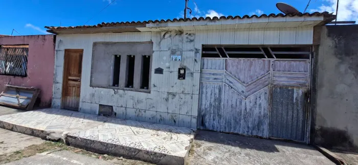 VENDE-SE CASA ?