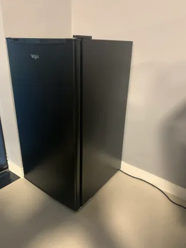 Frigobar elgin preto 93 litros 110v preto