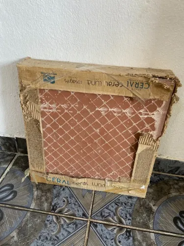 Caixa de pisos Ceral preta