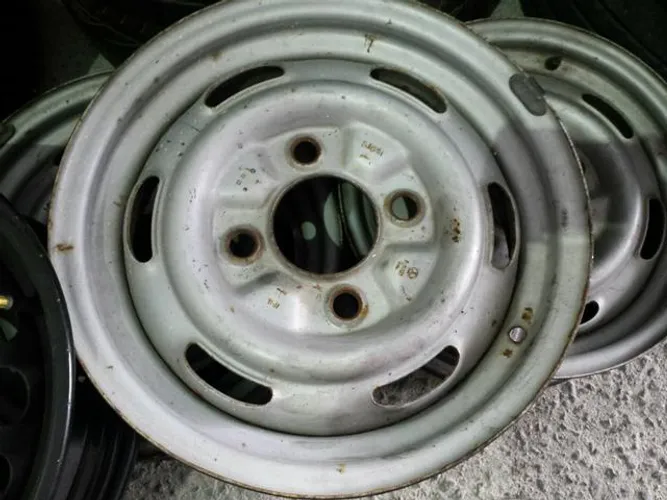 Roda de ferro aro 14 Prata VW Brasília 4X130 semi novas
