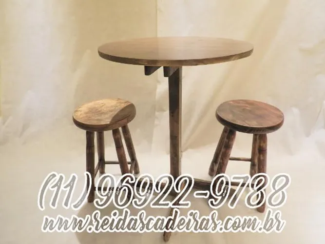Mesa Redonda Fixa de Madeira