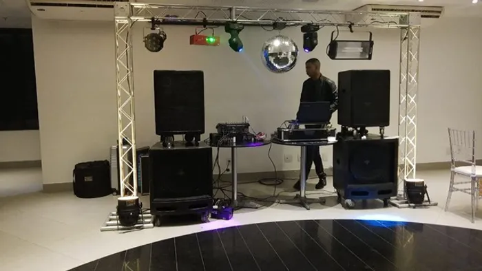 Aluguel de Som para Festa e Eventos - Profissional Ideal para DJ e Banda