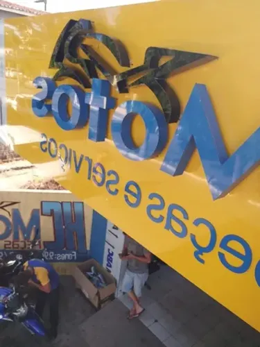 letras caixa alta, placas em luminosa, totem em luminoso tamos na promoção.