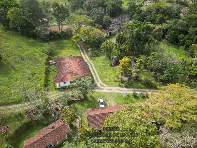Sítio com Piscina e Churrasqueira - Engenheiro Passos RJ