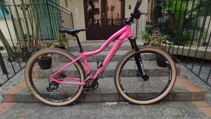 Mountain Bike aro 29 Absolute pneu faixa marrom 18v
