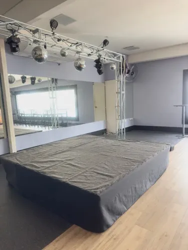 Alugamos palco e luzes e estruturas