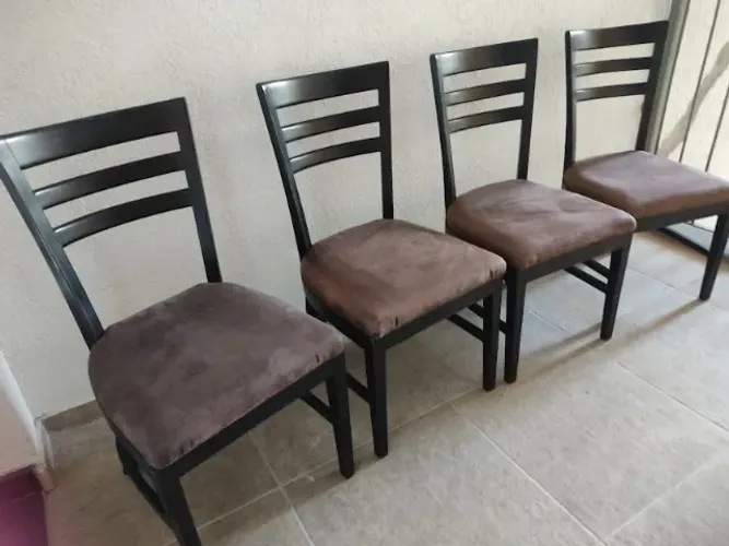 Kit 4 Cadeiras Madeira Preta E Vinho Estofadas Confortável