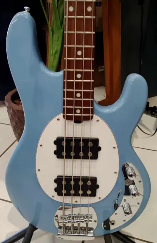 Contra Baixo Sterling Sting Ray Mixer Instrumentos Musicais