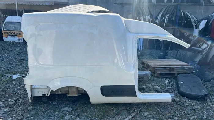 Lateral Lado direito Fiat Fiorino 2020