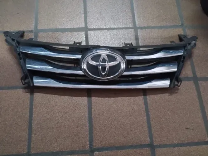 Grade Hilux Sw4 2016 2017 2018 2019 2020 sem friso lateral 