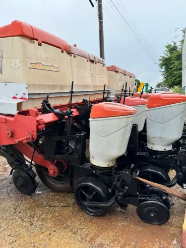 Plantadeira Jumil disponível para peças. Chama aí 