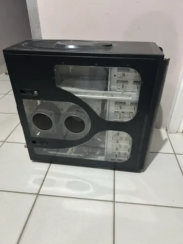 Gabinete gamer thermaltec seminovo sem fonte
