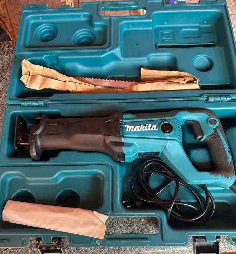 Serra Sabre Makita JR3051TK + Lamina Serra Sabre 12" Inox Worker WK1211K