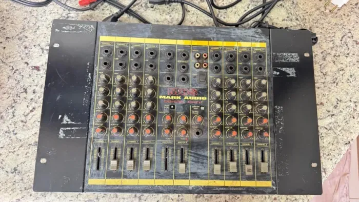 Mesa De Som Mark Audio M8S (Para Conserto Ou Retirada De Peças) 