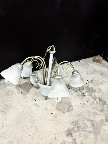 Lustre Antigo com 5 Cúpulas de Vidro