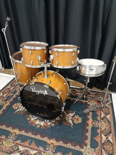 Bateria acústica músical Pinguim anos 80 
