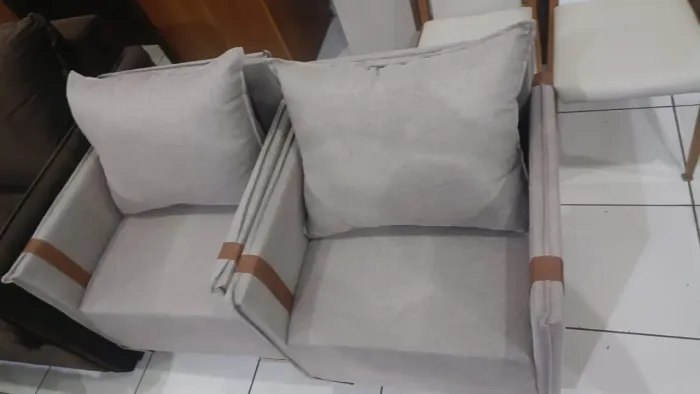 Poltrona moderna e confortável 