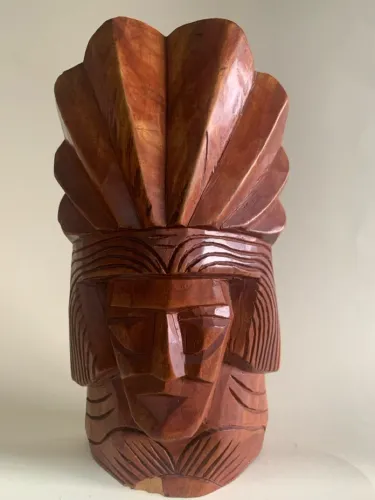 Escultura Indígena em Madeira Artesanal