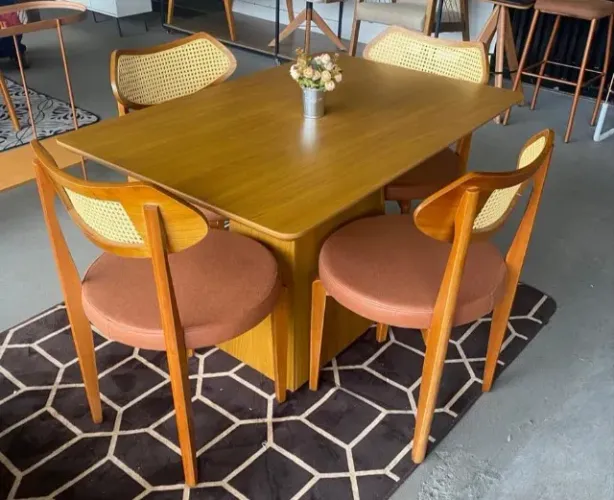 Mesa de Jantar Barbara com 4 Cadeiras Atenas 120x80 (FAZEMOS ENTREGA DF E ENTORNO)