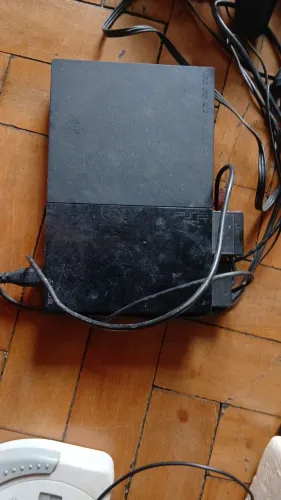 Vendo vídeo games antigo com várias fitas