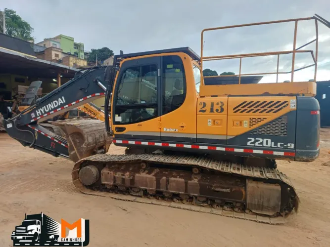 Escavadeira Hyundai 220LC-9 ano 2020