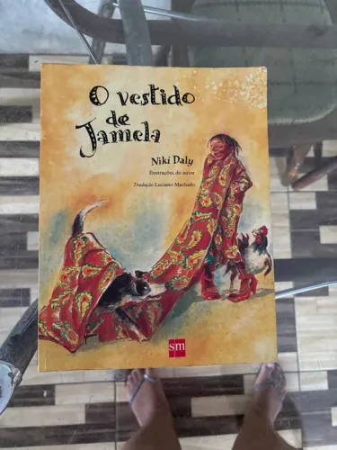 Livro Paradidático O Vestido De Jamela