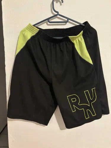 Shorts de Academia Preto com Detalhes em Verde Limão