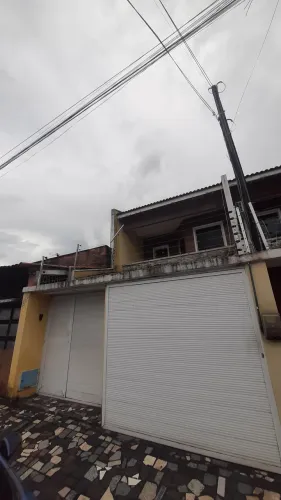 Casa Duplex no Rodolfo Teófilo com 04,sendo 01 suíte, 02 vagas de garagem, porcelanato