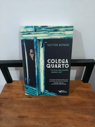 Vendo livro Colega de Quarto usado