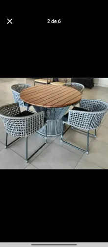 Conjunto Mesa Redonda com 4 Cadeiras