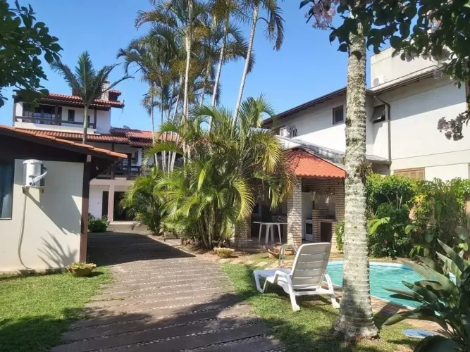 Quarto individual na Praia do Campeche.