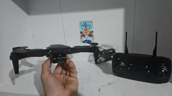 Drone e88 com câmera HD