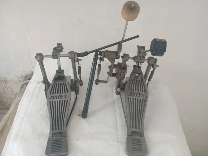 Pedal Duplo Mapex para Bateria