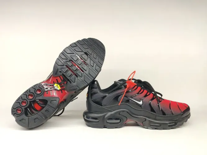 Oferta Limitada Tênis Nike Air Max Plus - Vermelho e Preto