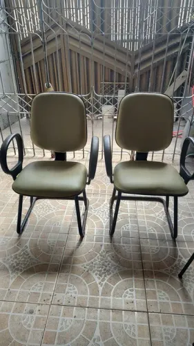 Vendo um Conjunto de 2 Cadeiras de Metal em perfeito estado pra vender rápido 350