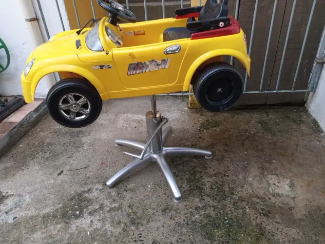 Cadeira de Barbeiro Infantil Carrinho