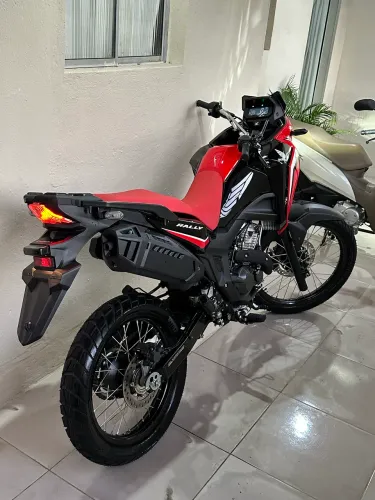 Sahara Rally zero km ano e modelo 2025, sem uso.