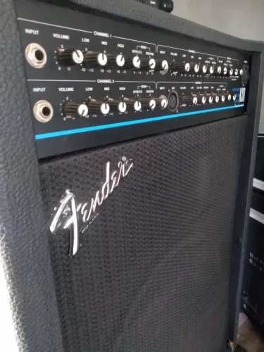 Amplificador Cubo Fender KXR 200 keyboard multiuso teclado vocal baixo violão