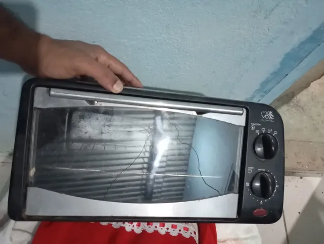 Forno elétrico precisando trocar uma peça pra continuar funcionando