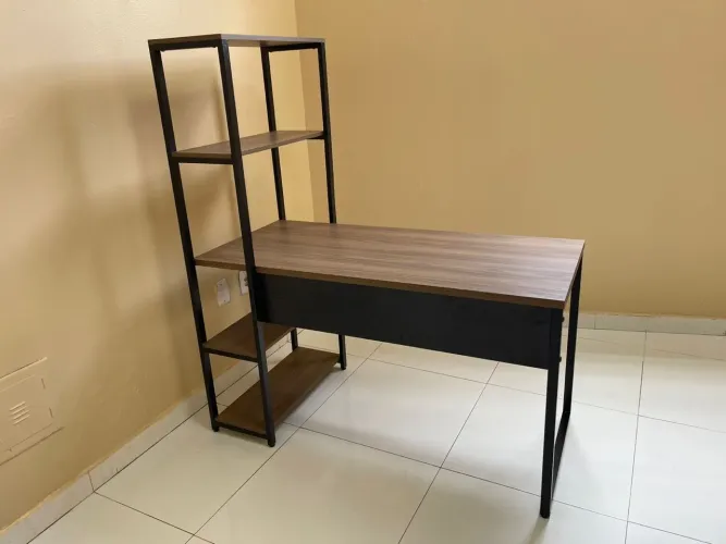 MESA COM ESTANTE - MÓVEIS PARA ESCRITÓRIO 