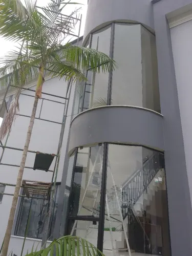 Janelas e Vitrôs em Vidro Temperado Modernos
