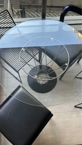 Mesa de Jantar com Tampo de Vidro