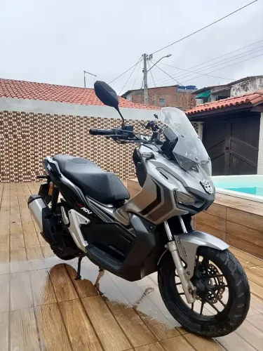Vendo moto Honda ADV 150 em ótimo estado