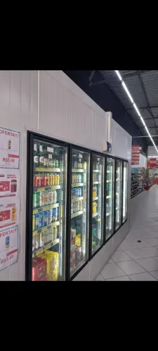 Câmaras Frias para Bebidas - Expositores Refrigerados